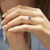 Bague saphir or rose Juliet O portée
