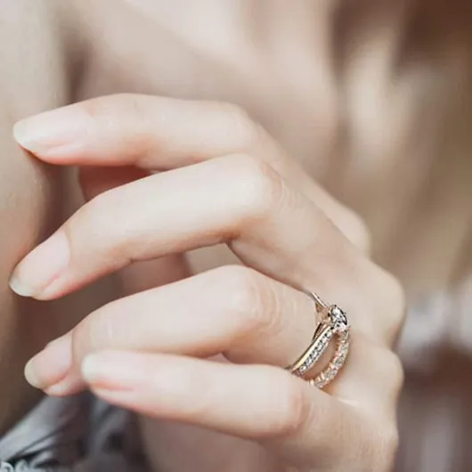 Bague de fiancailles solitaire diamant or rose