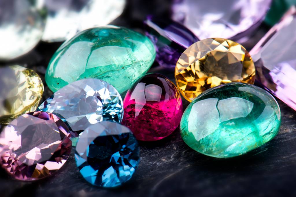 Offrir un bijou en saphir : toutes les couleurs du saphir