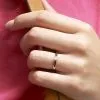 Adhara Bague de fiançailles diamant en or rose ethique portee
