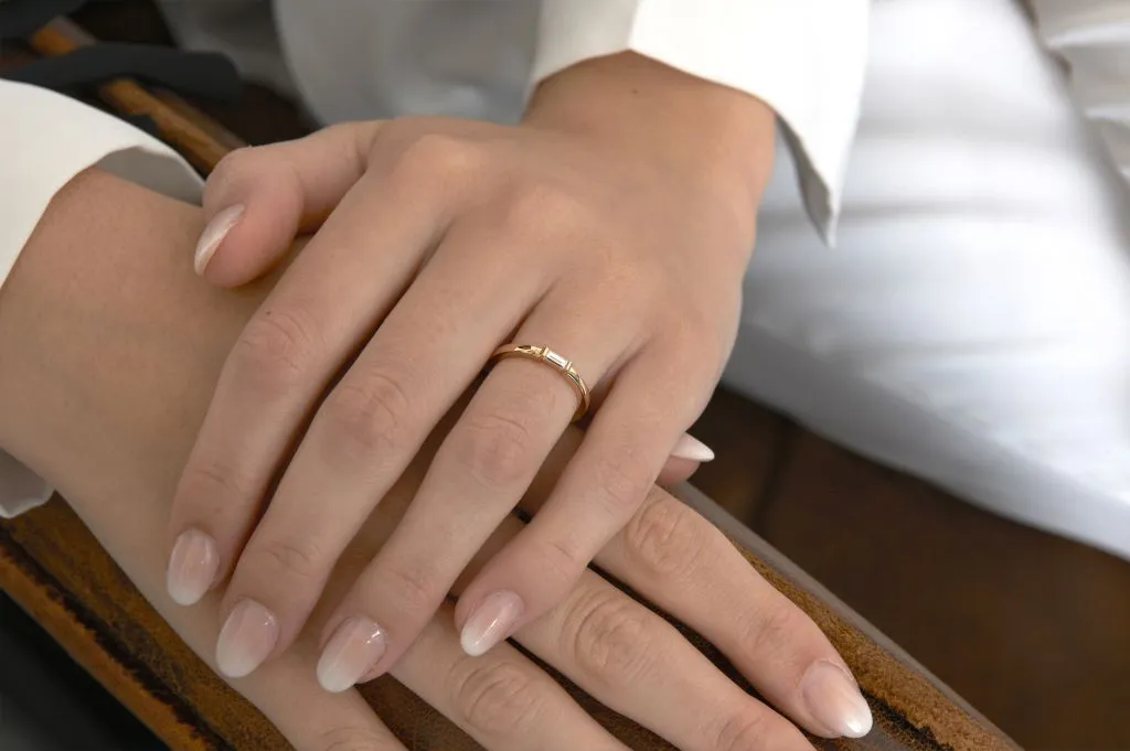 Alliance diamant or rose EssentiElle portée