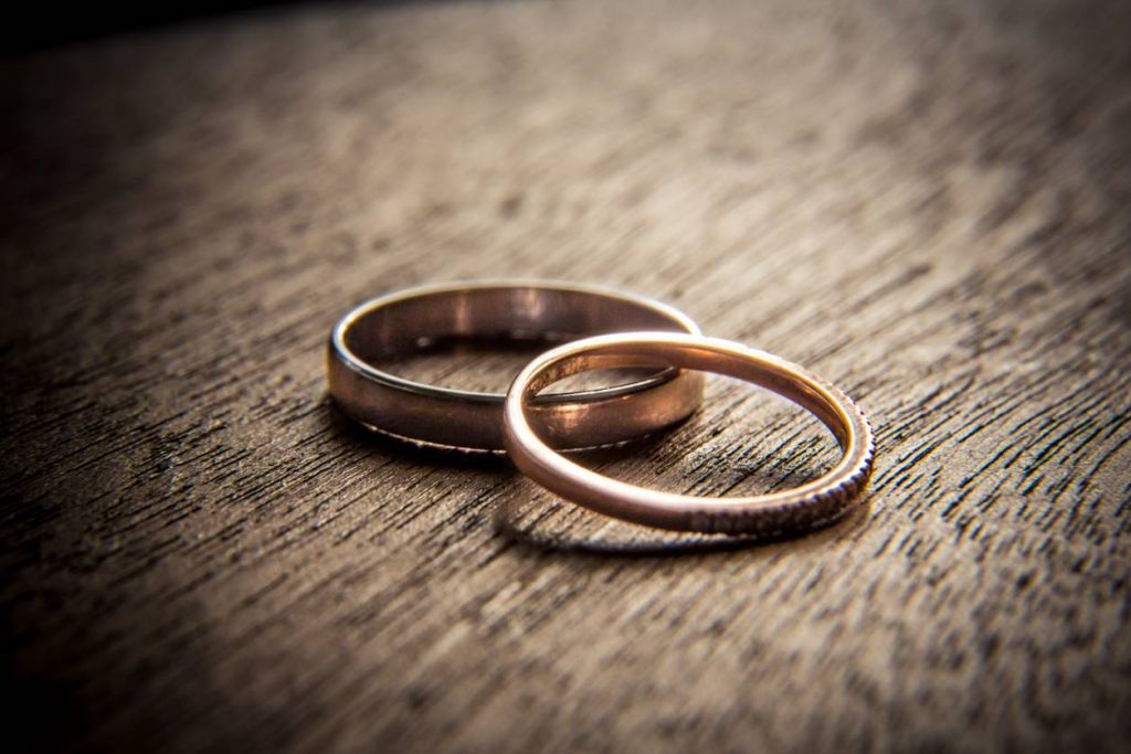 Bague de mariage : différence entre bague de fiançailles et alliance 2