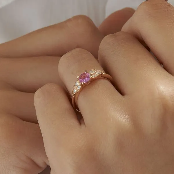 Bague saphir rose diamant Lyra close up