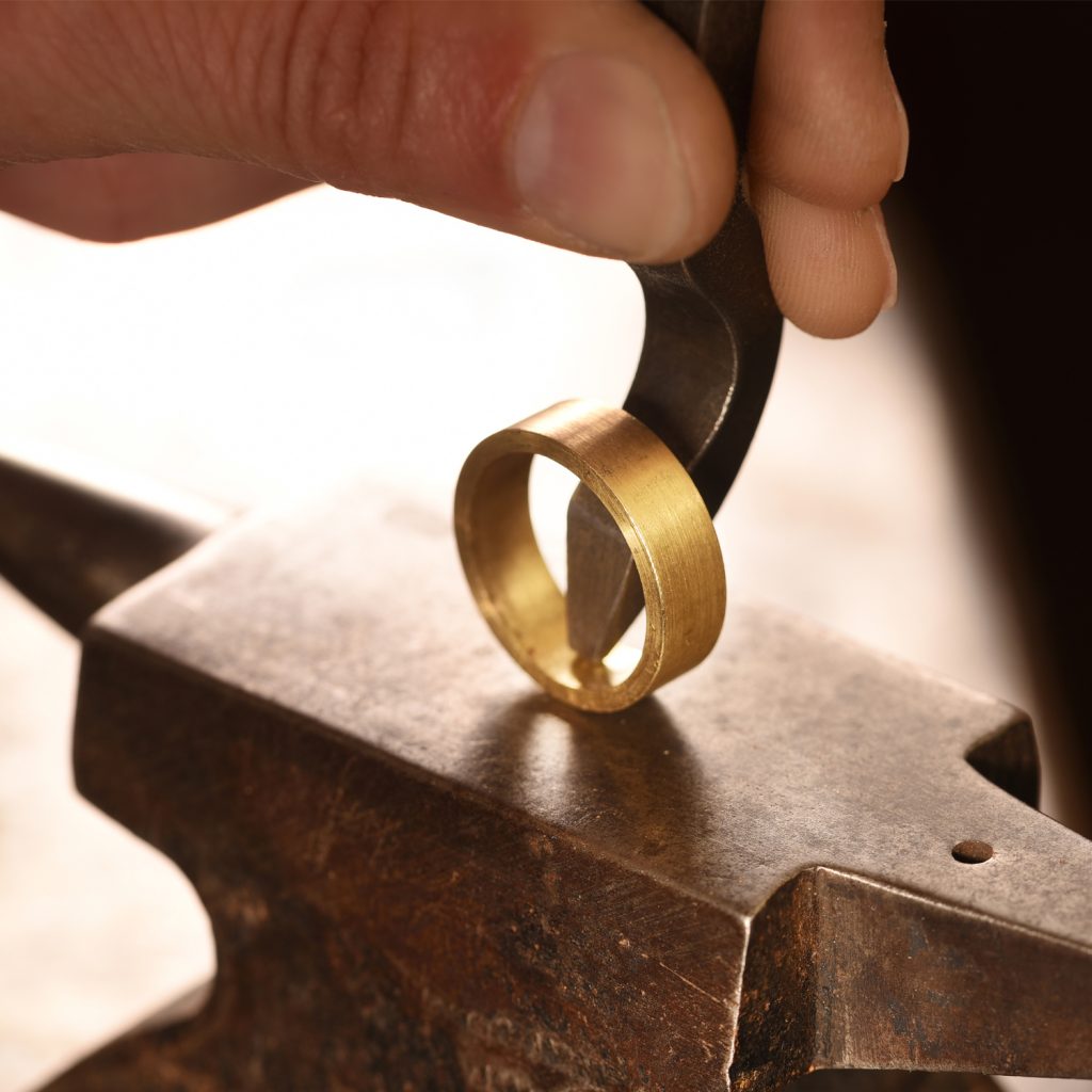Poinçon or pour garantir la qualité de l'or sur un bijou