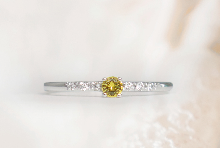 Bague de fiançailles discrète Candide saphir jaune
