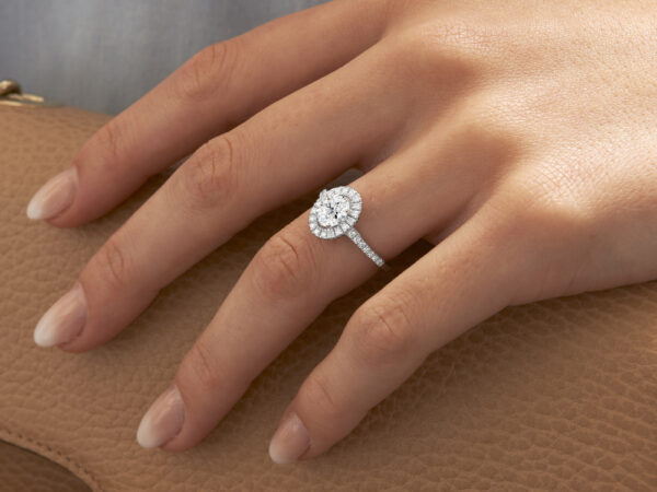 Bague diamant or blanc Juliet portée 2